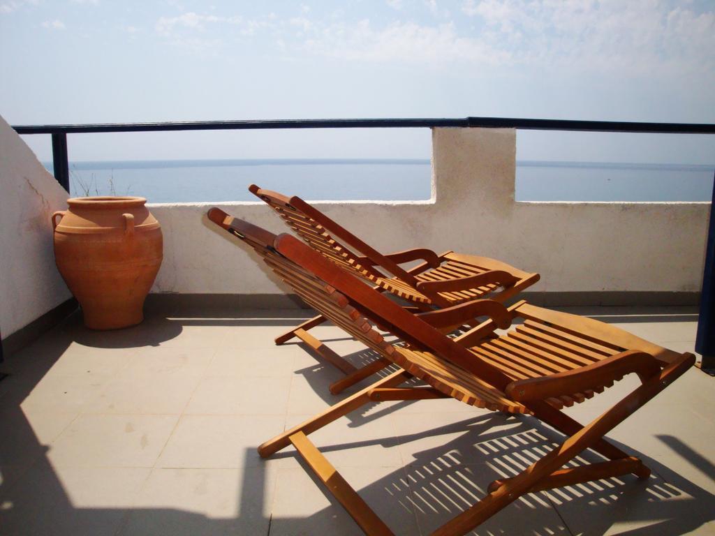 Big Blue Apartments Myrtos Esterno foto